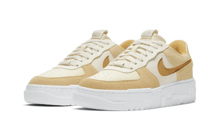 Alternative view of Air Force 1 Low Pixel Sail Tan