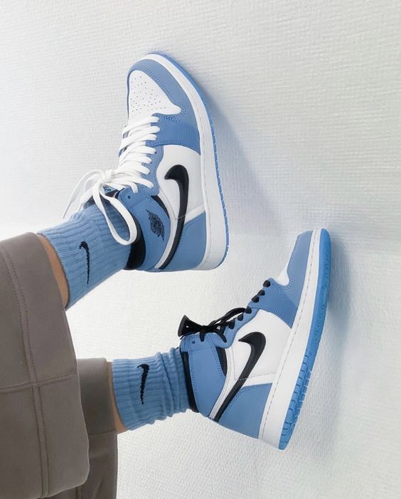 Air Jordan 1 High University Blue - Image 6