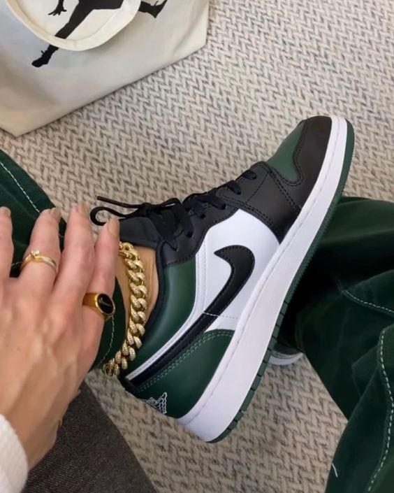 Air Jordan 1 Low Green Toe - Image 5