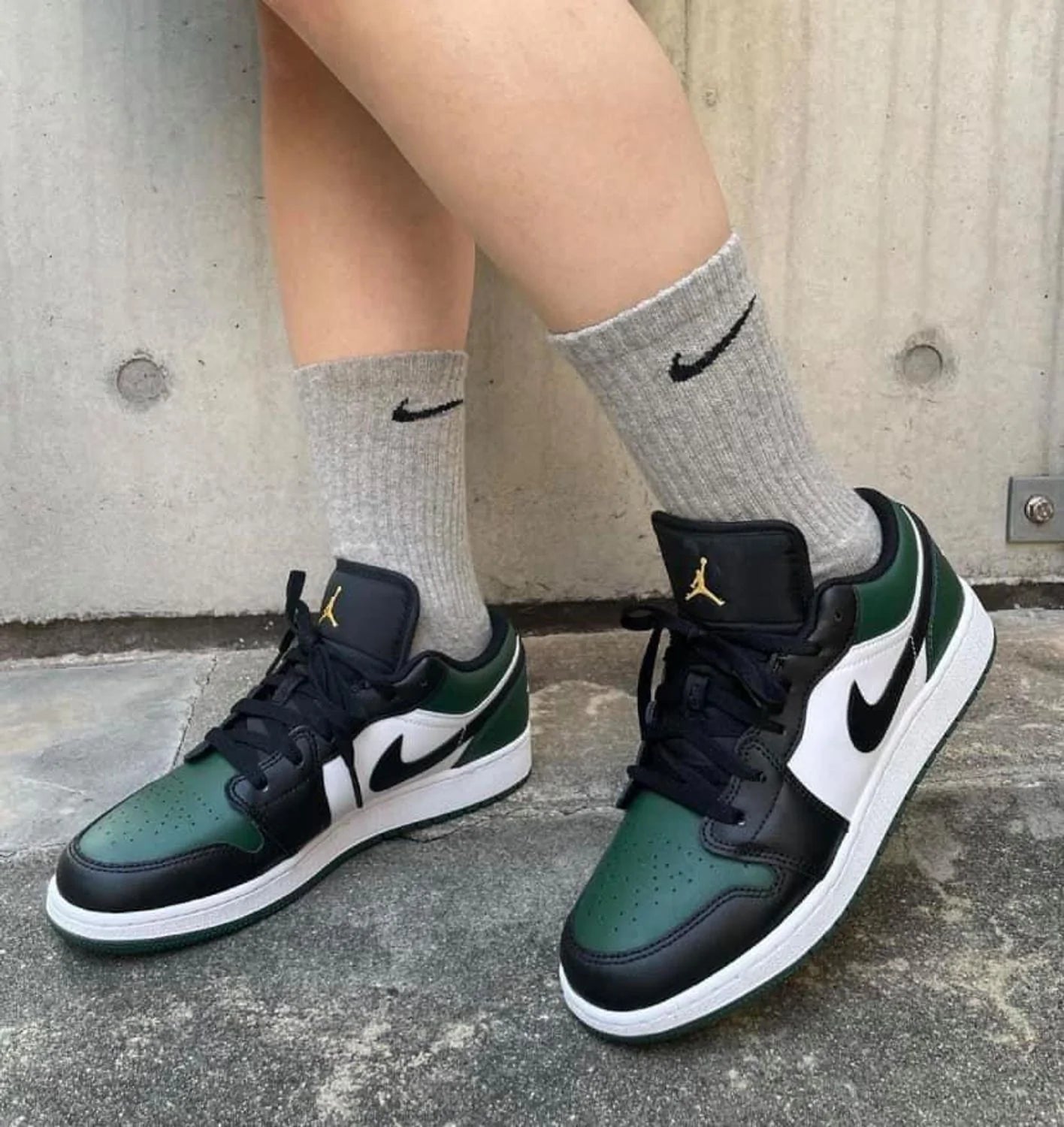 Air Jordan 1 Low Green Toe - Image 4