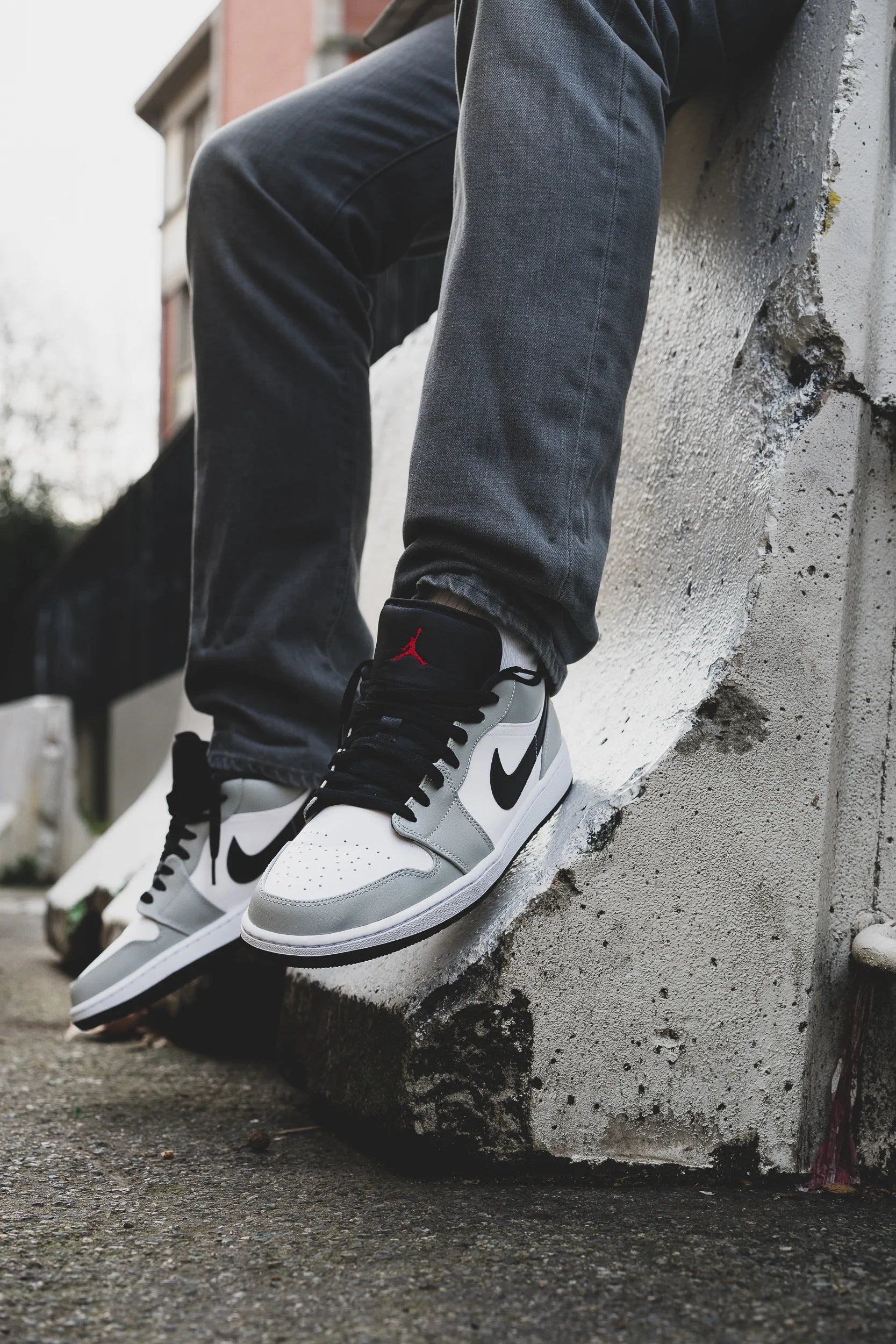 Air Jordan 1 Low Light Smoke Gray - Image 5