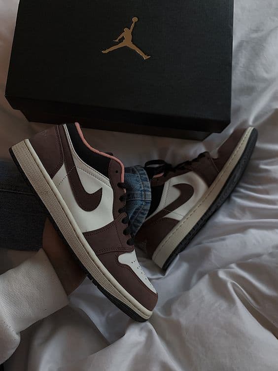Air Jordan 1 Low Mocha - Image 5