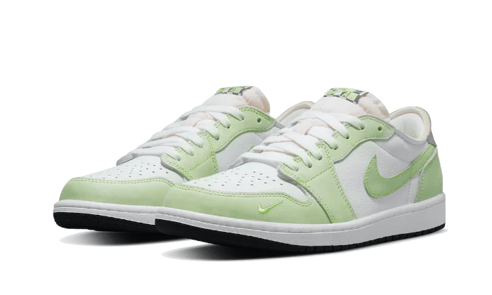 Alternative view of Air Jordan 1 Low Og Ghost Green