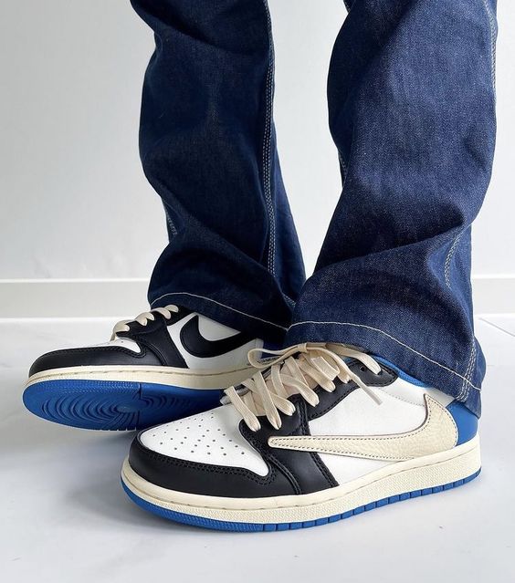 Alternative view of Air Jordan 1 Low Travis Scott Fragment