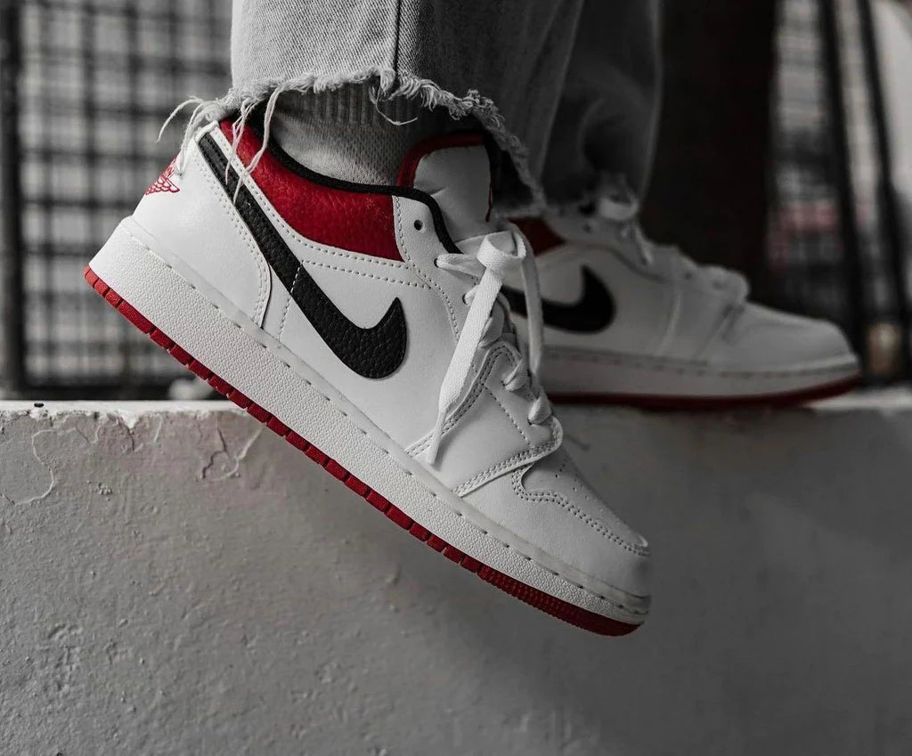 Air Jordan 1 Low White University Red Black - Image 4