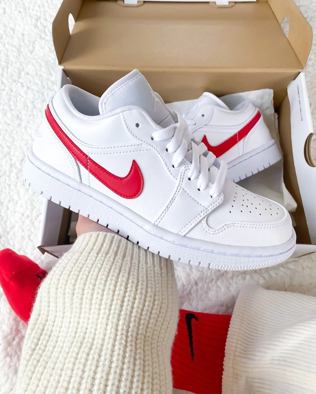 Air Jordan 1 Low White University Red - Image 5