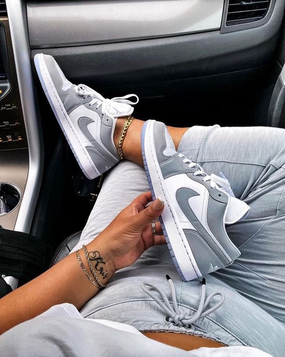 Air Jordan 1 Low Wolf Grey - Image 4