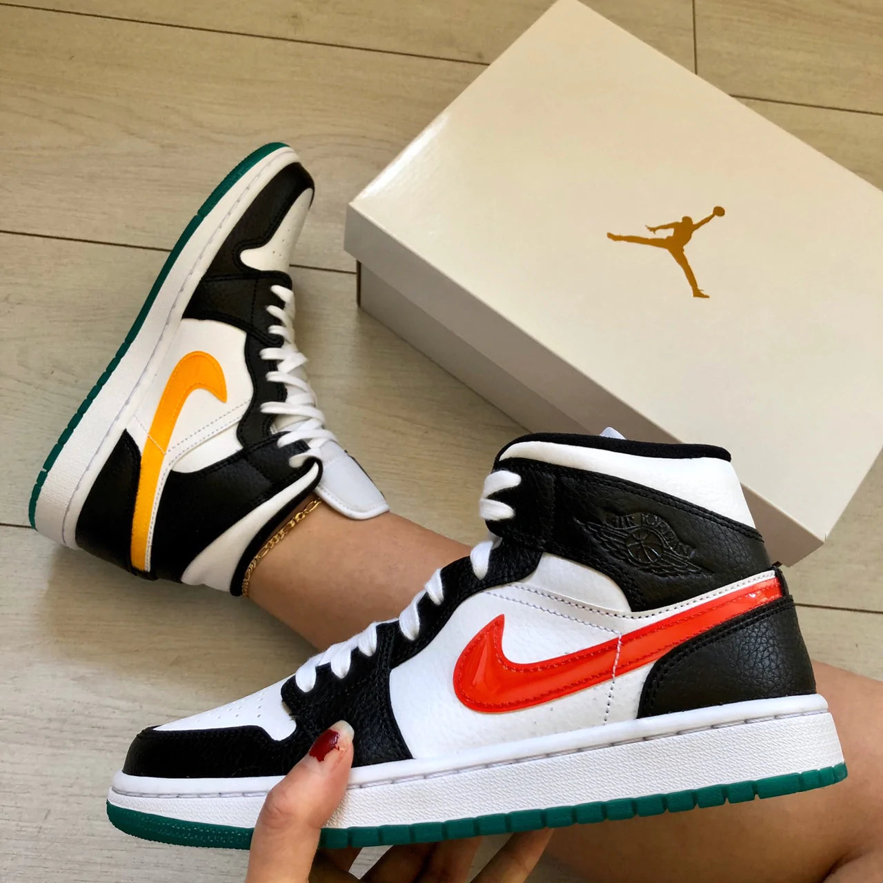 Air Jordan 1 Mid Alternate Swoosh - Image 6