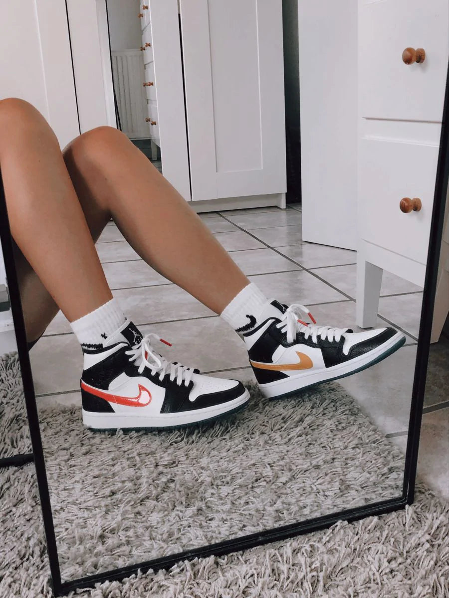 Air Jordan 1 Mid Alternate Swoosh - Image 4