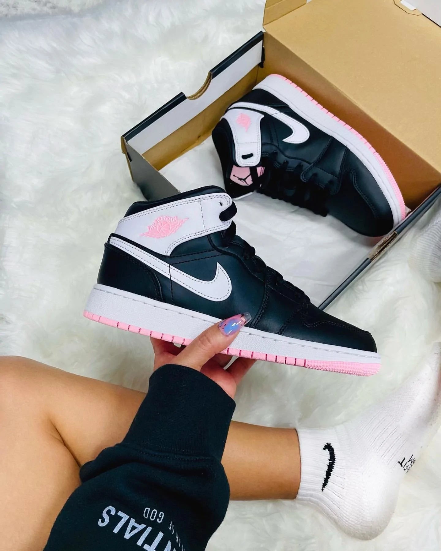 Air Jordan 1 Mid Arctic Pink Black - Image 5