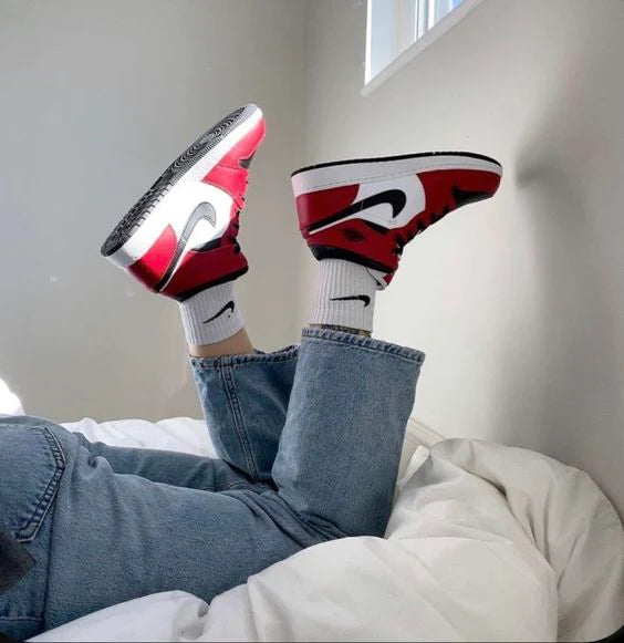 Air Jordan 1 Mid Chicago Black Toe - Image 6
