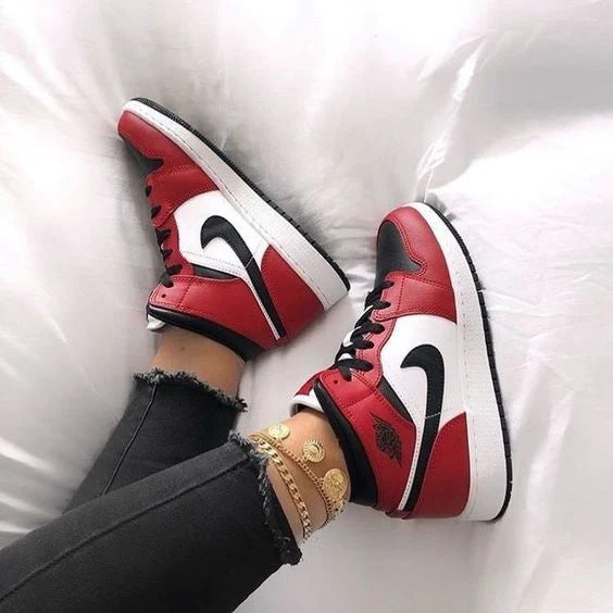 Air Jordan 1 Mid Chicago Black Toe - Image 9