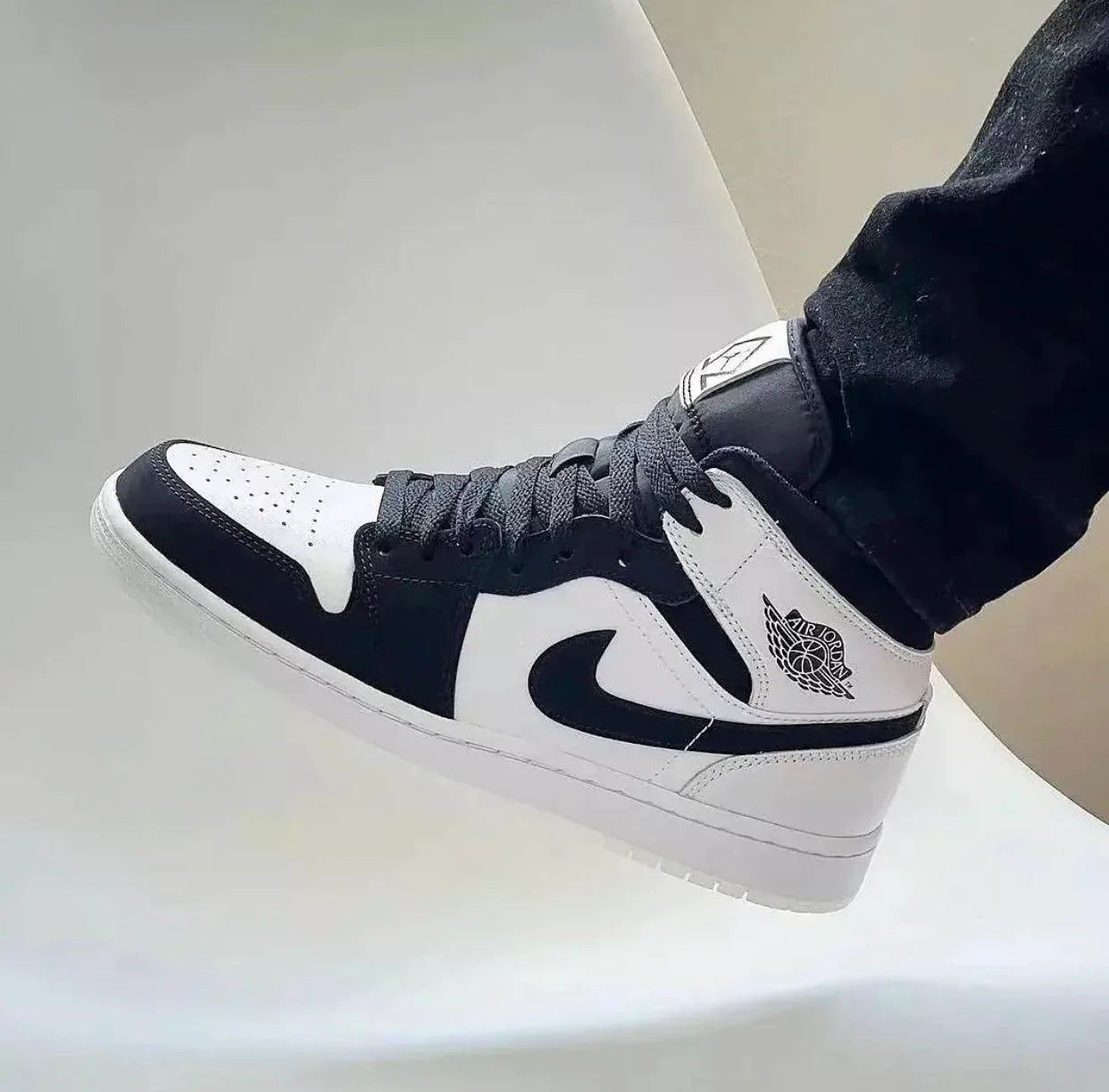 Air Jordan 1 Mid Diamond Shorts - Image 5