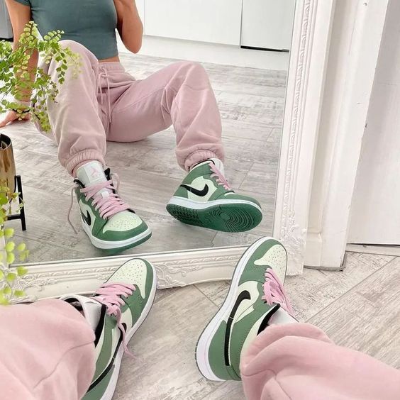 Air Jordan 1 Mid Dutch Green - Image 4