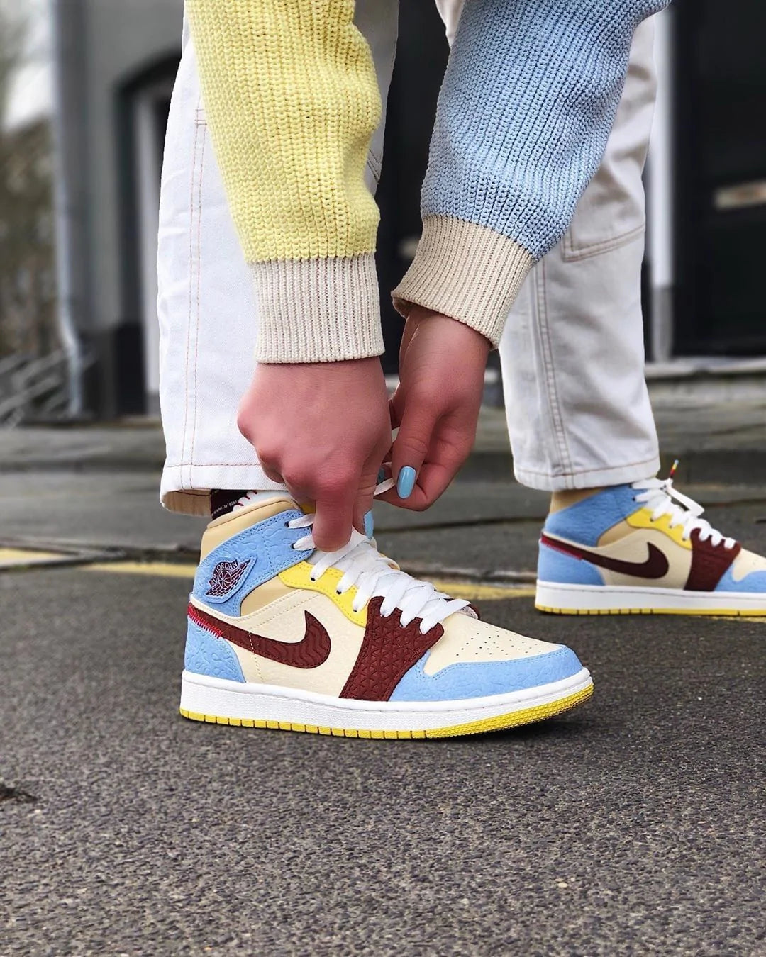 Air Jordan 1 Mid Fearless Maison Chateau Rouge - Image 5