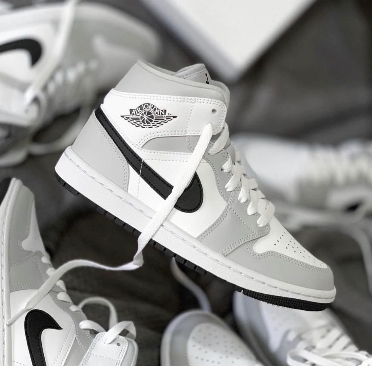 Air Jordan 1 Mid White Light Smoke Grey - Image 7