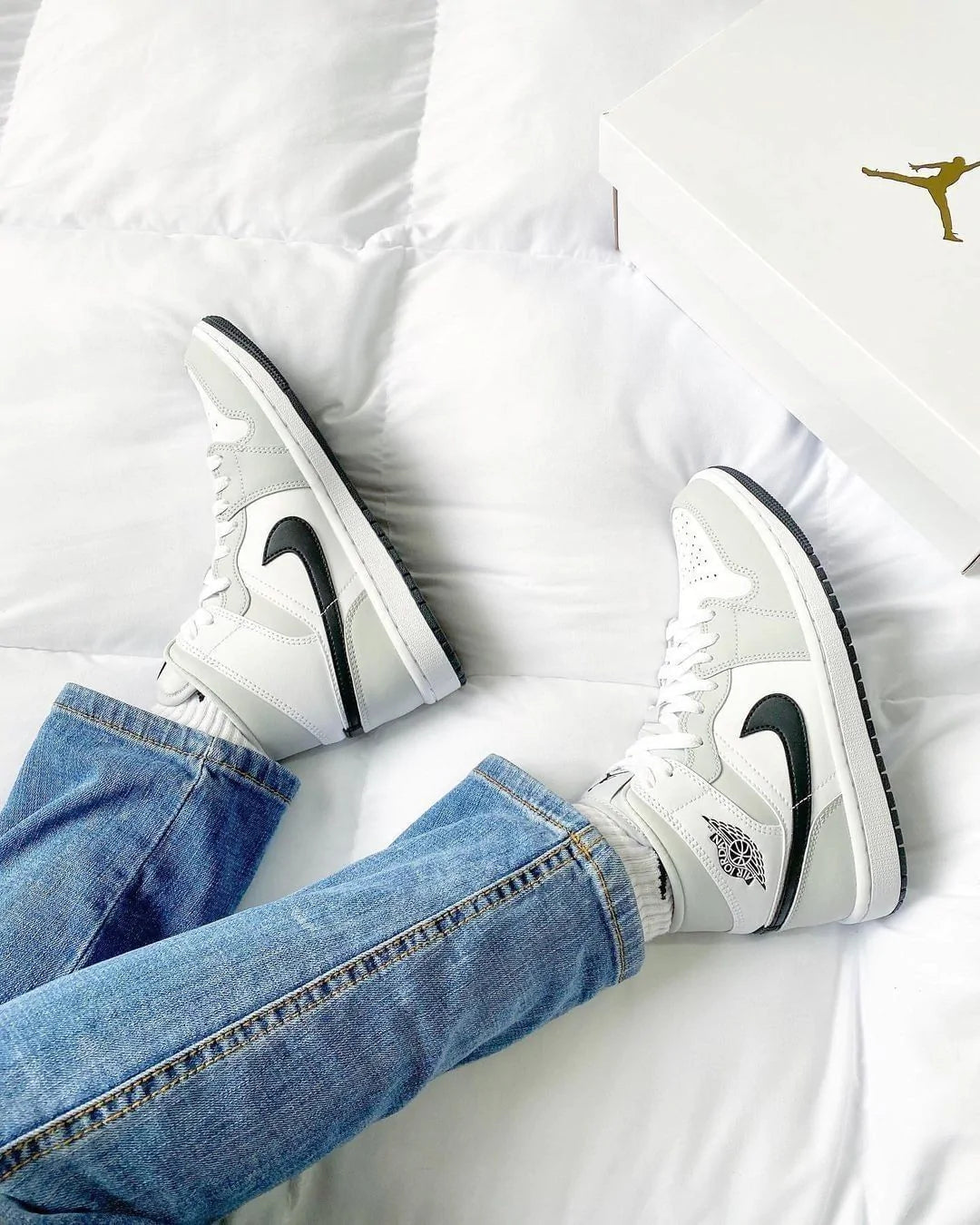 Air Jordan 1 Mid White Light Smoke Grey - Image 4