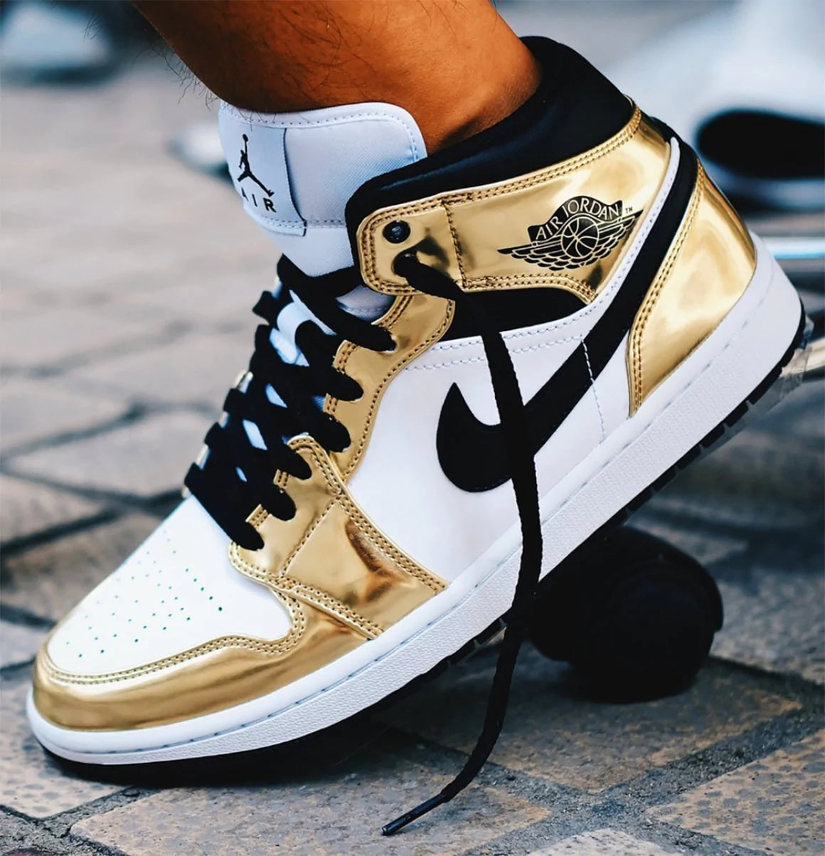 Air Jordan 1 Mid White Metallic Gold - Image 4