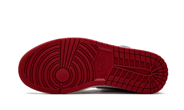 Air Jordan 1 Retro High Bloodline - Image 4