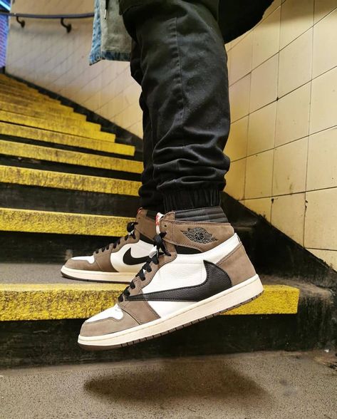 Air Jordan 1 Retro High Travis Scott Dark Moch - Image 5