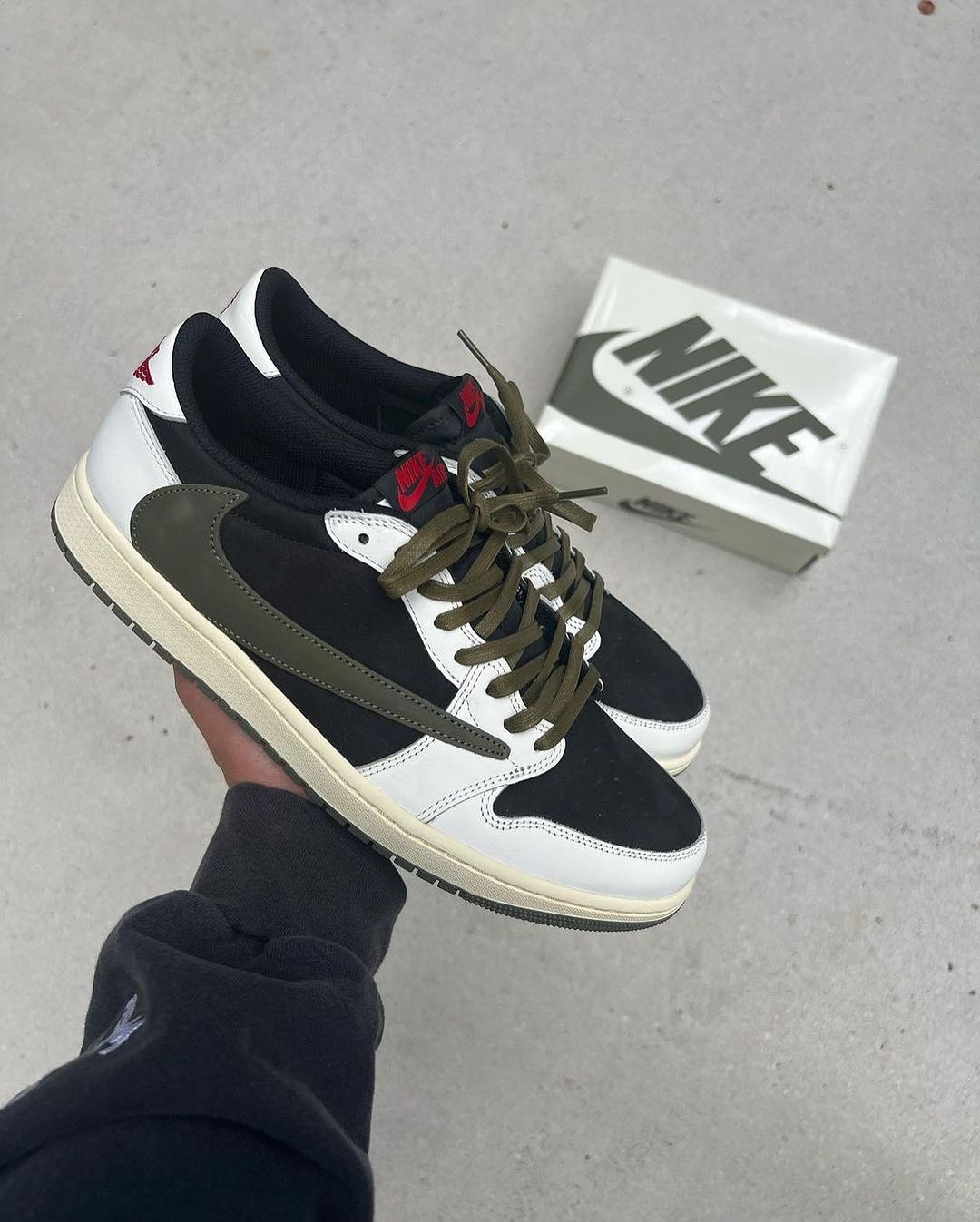 Air Jordan 1 Retro Low Travis Scott Olive - Image 6