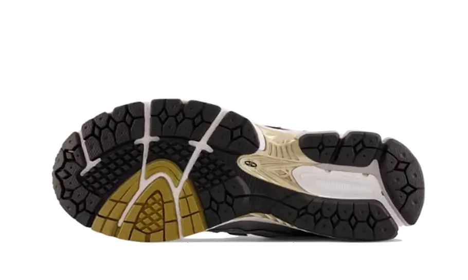 Alternative view of New Balance 1906R White Navy Gold