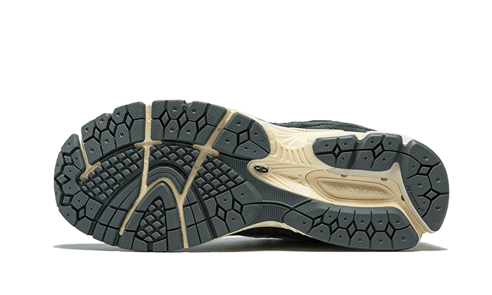 New Balance 2002R Black Dark Grey - Image 4