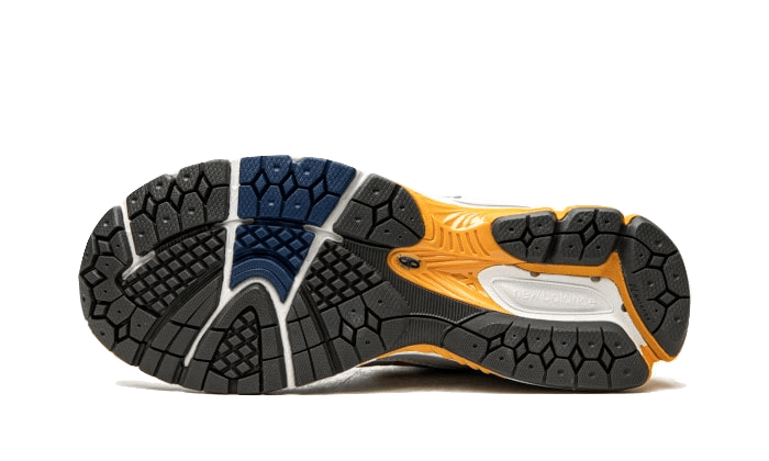 New Balance 2002R Bryant Giles - Image 4