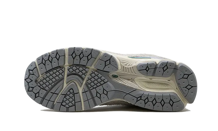 New Balance 2002R Linen - Image 4