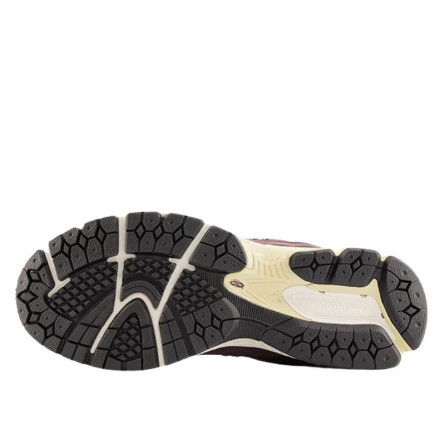 Alternative view of New Balance 2002R Truffle