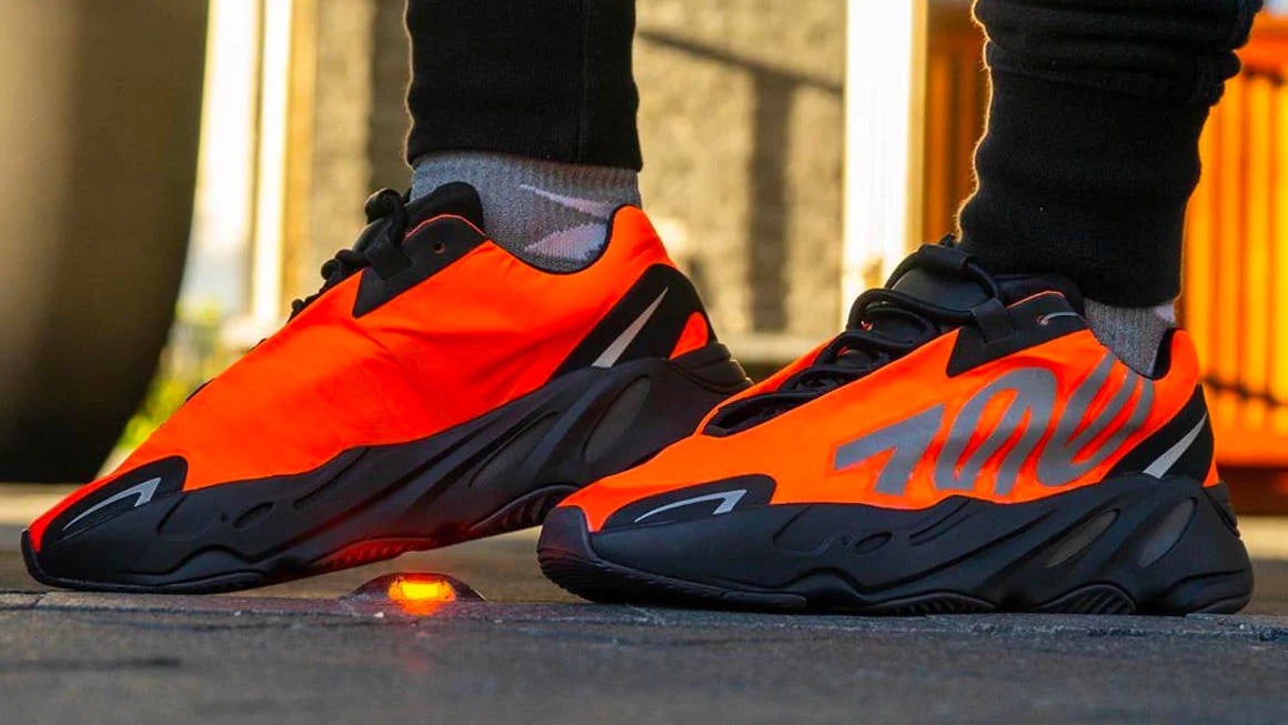 Yeezy 700 Mnvn Orange - Image 5