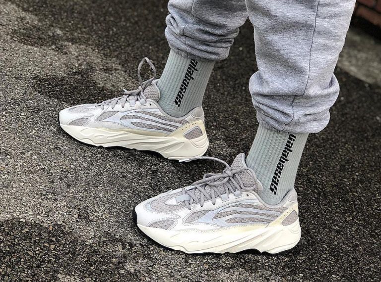 Yeezy 700 V2 Static - Image 5