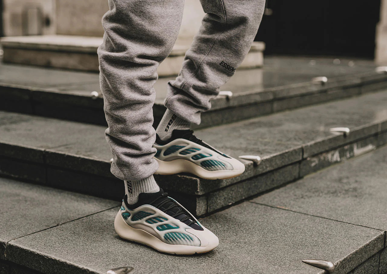 Yeezy 700 V3 Kyanite - Image 5