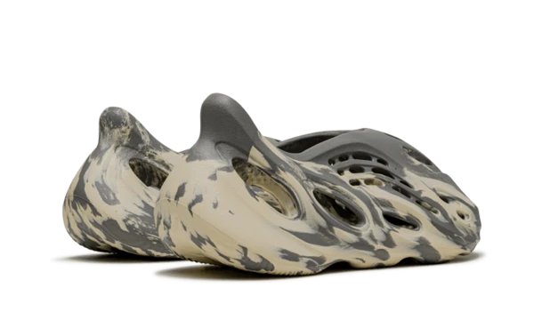 Yeezy Foam Rnnr Mxt Moon Gray - Image 3