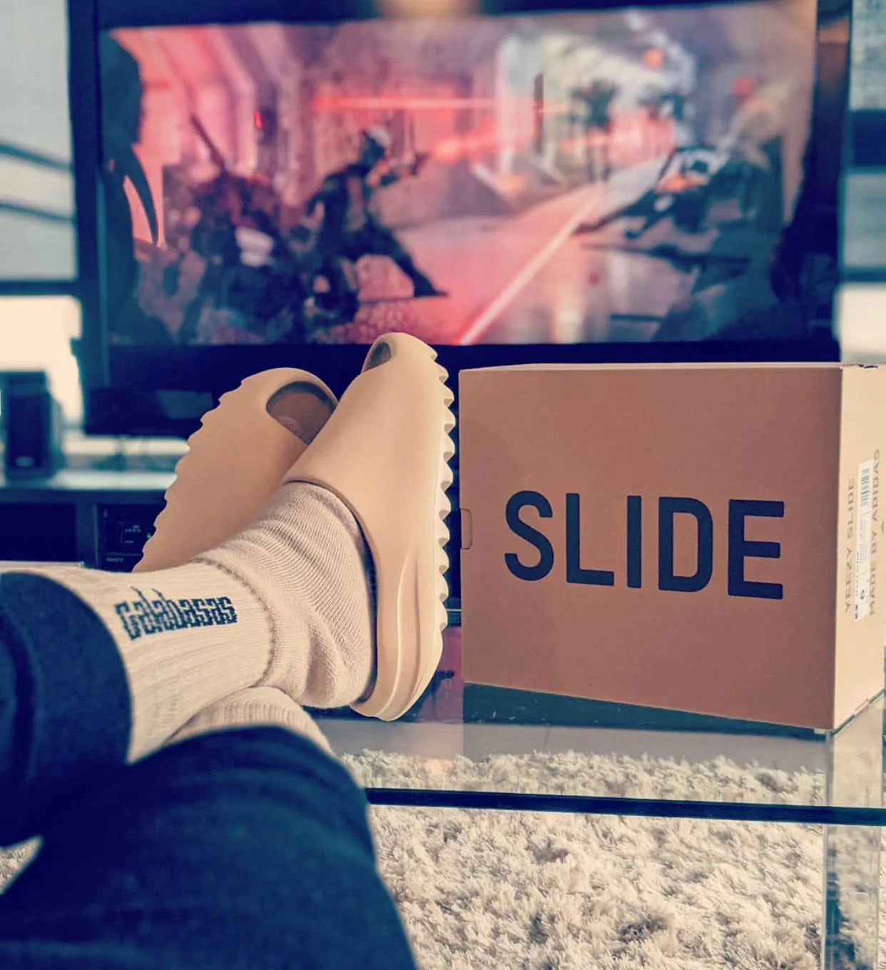 Yeezy Slide Desert Sand - Image 4