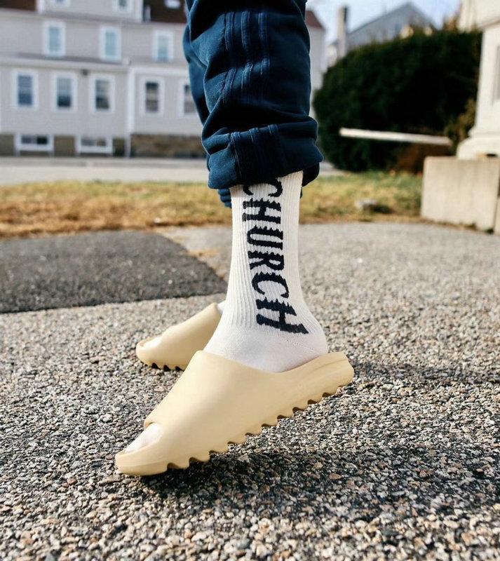 Yeezy Slide Desert Sand - Image 5