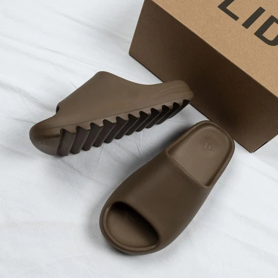 Yeezy Slide Earth Brown - Image 3