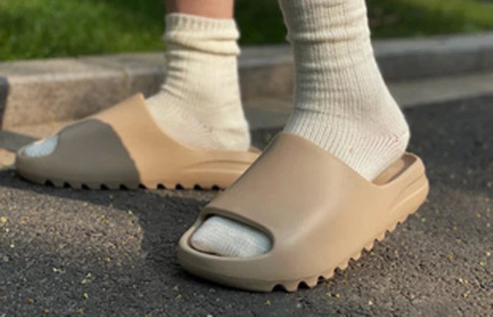 Yeezy Slide Pure - Image 3