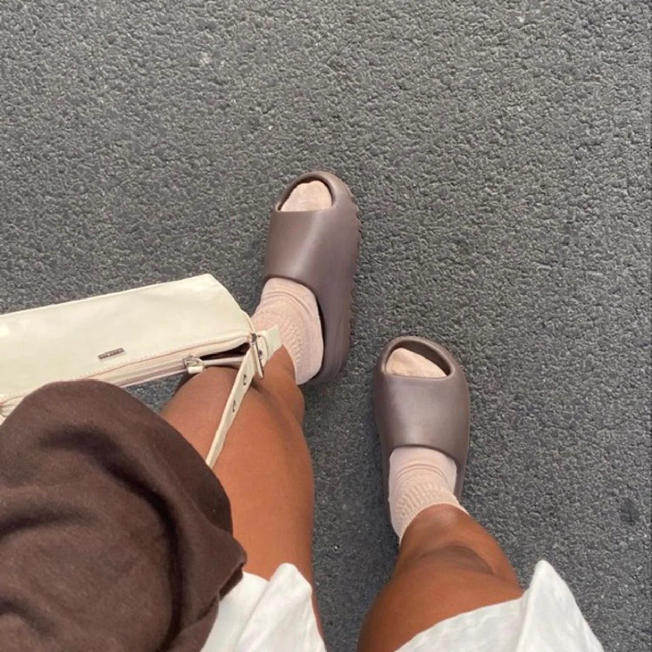 Yeezy Slide Soot - Image 4